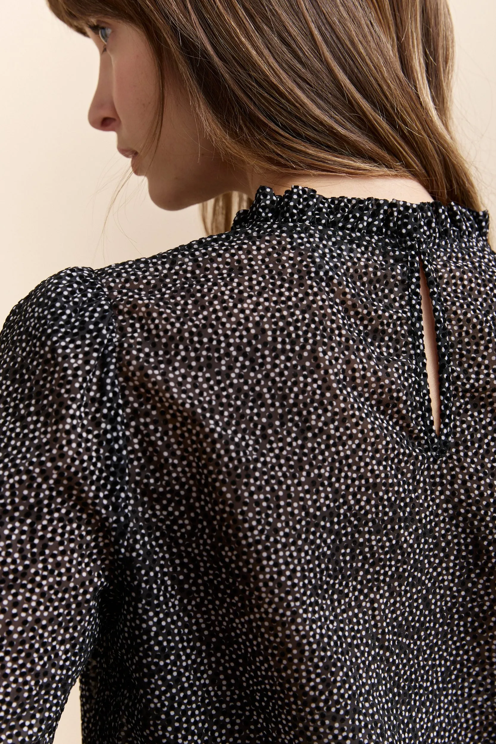 Blouse with puffy sleeve