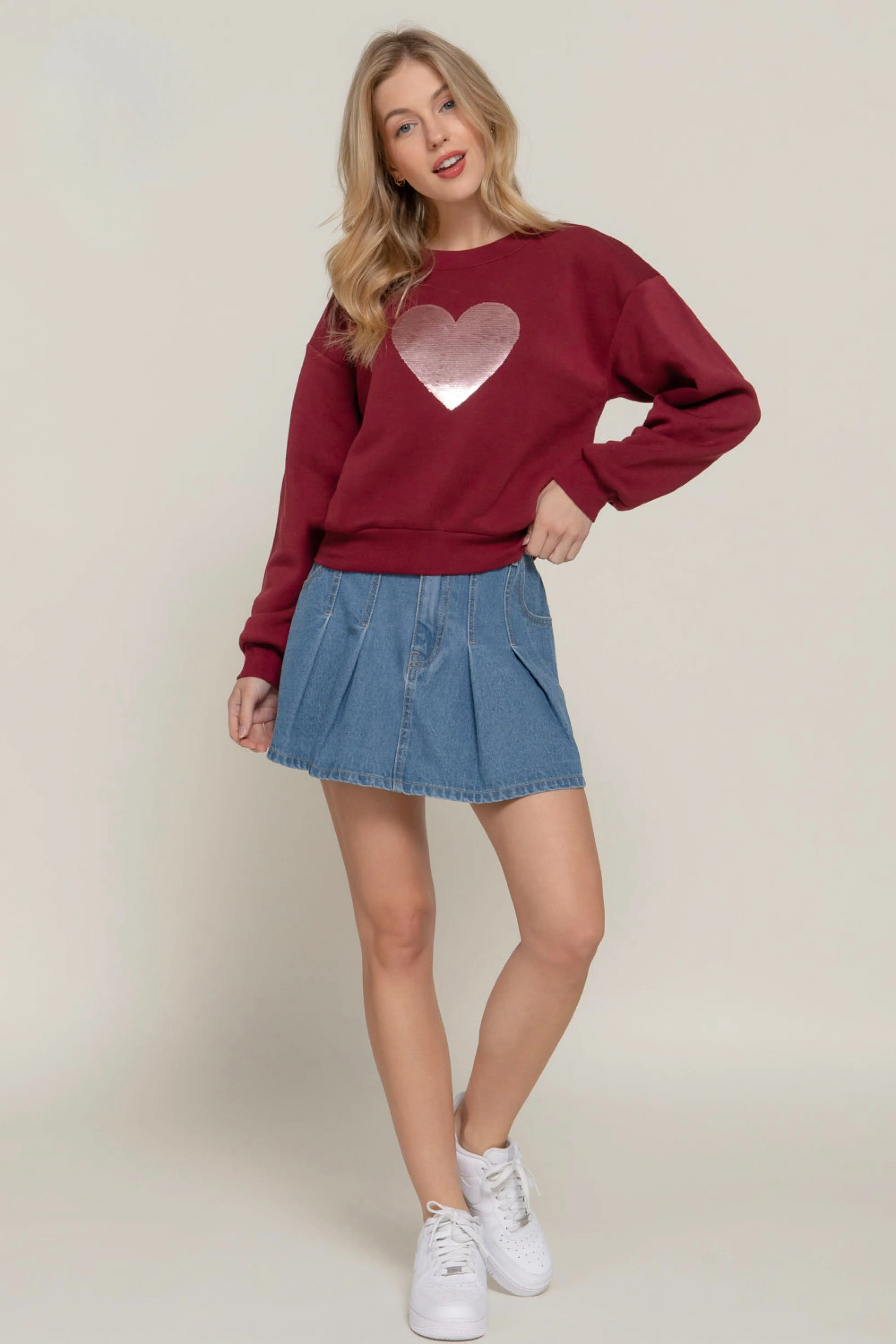 Oversized Sequin Heart Sweatshirt in Dk. Wine