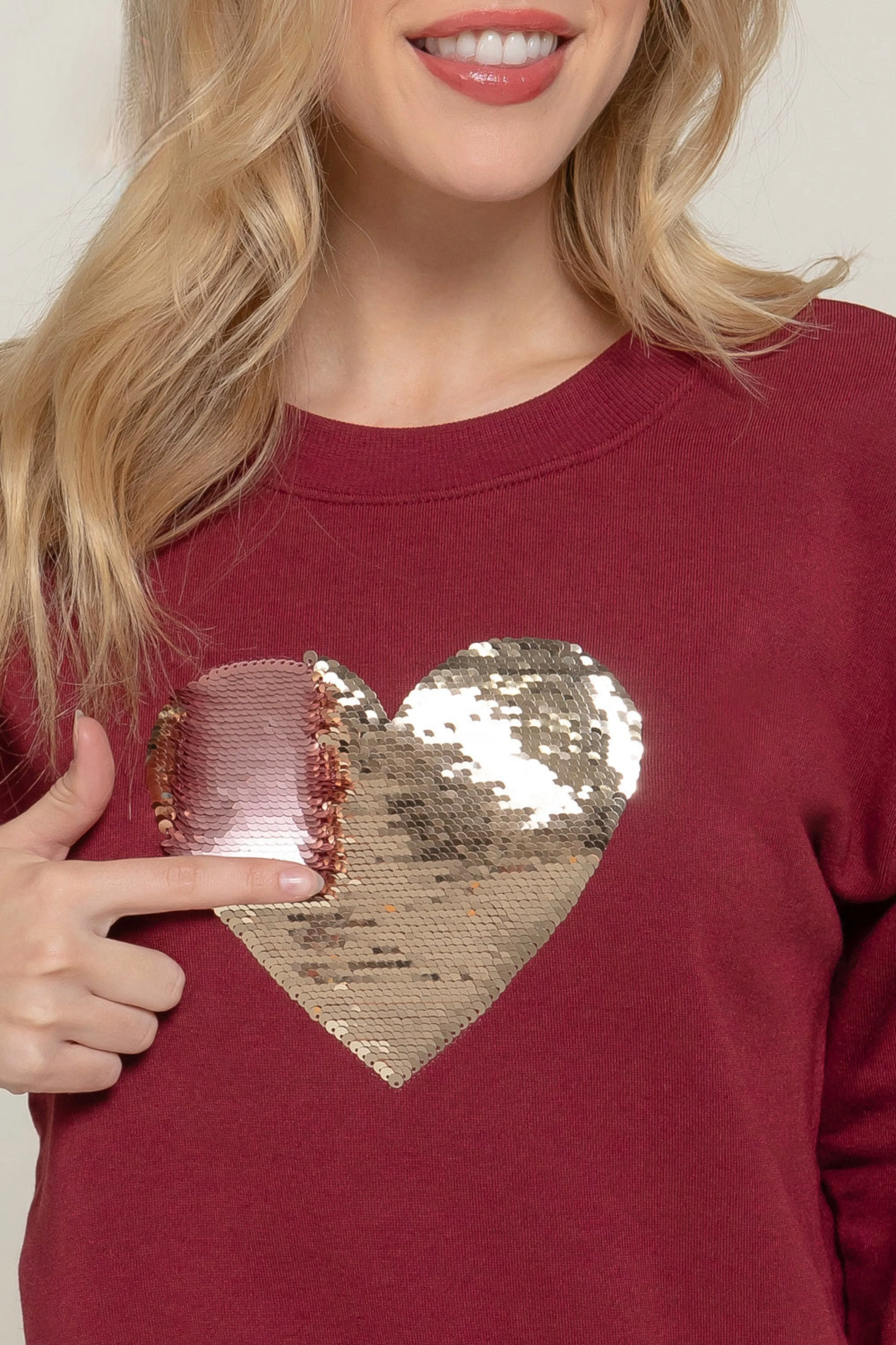 Oversized Sequin Heart Sweatshirt in Dk. Wine