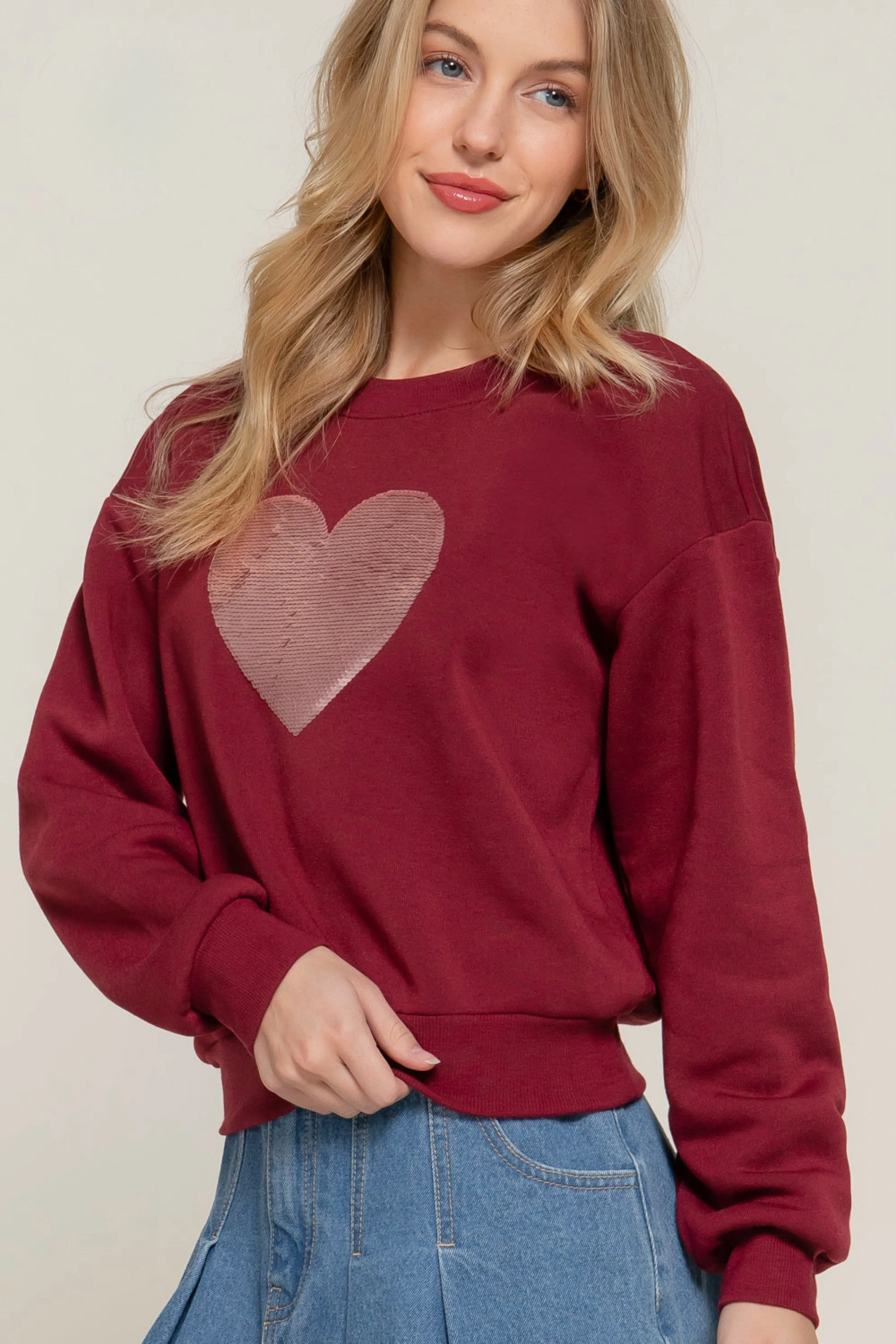 Oversized Sequin Heart Sweatshirt in Dk. Wine