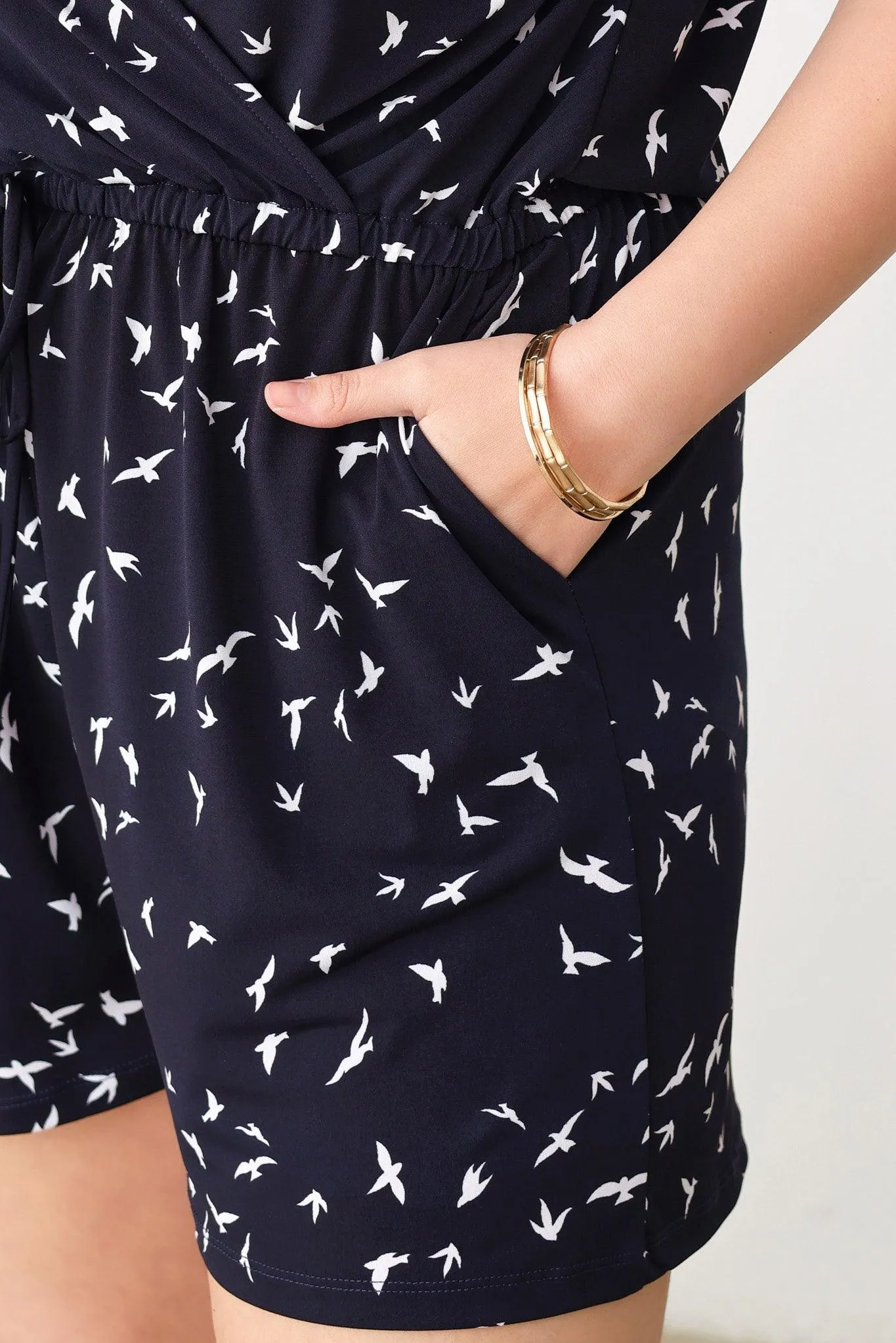 Plus Size Birds Print Short Sleeve Adjustable Belt Warp Romper