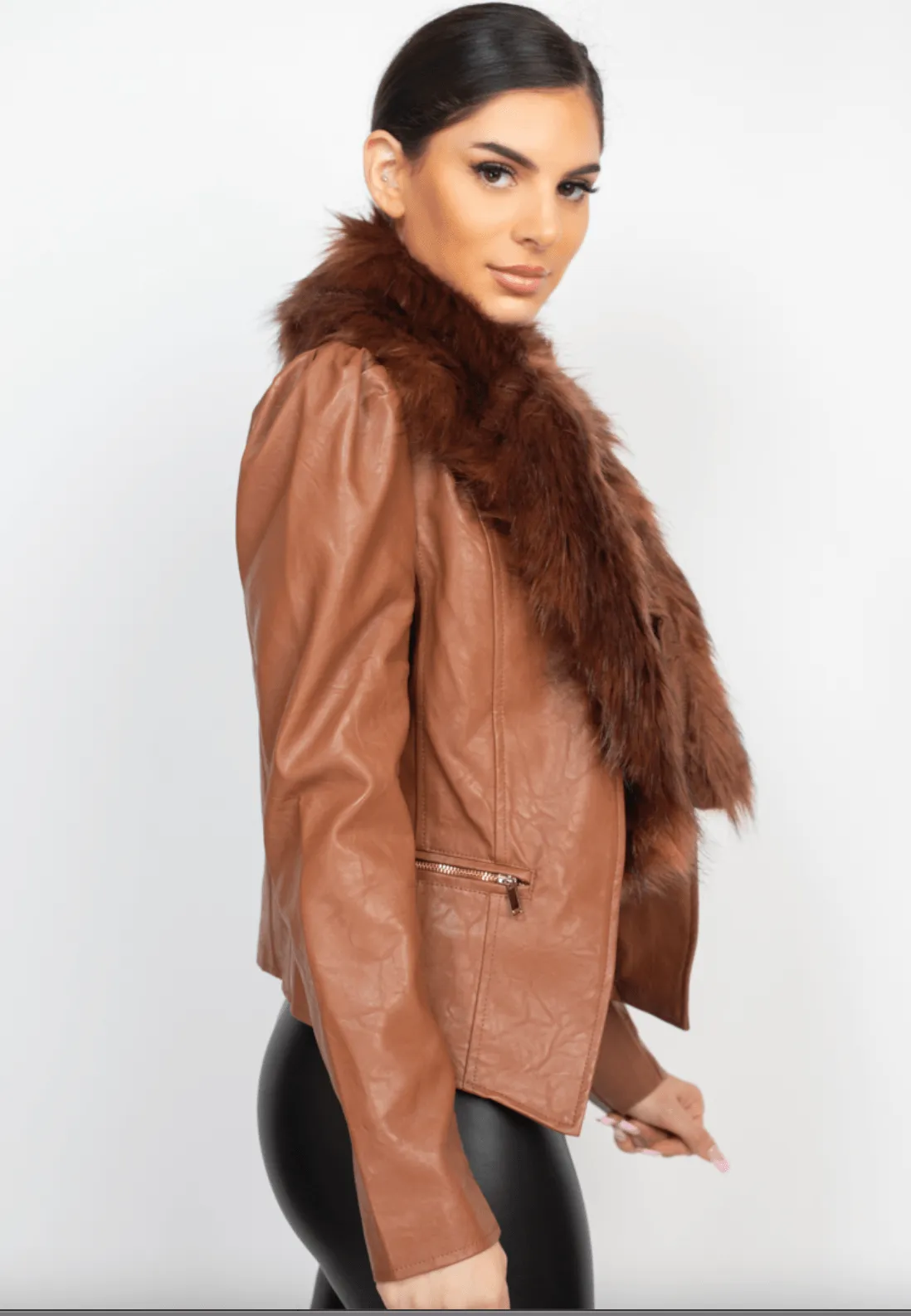 Short Faux Leather jacket w/ detachable fur collar HMJ20594