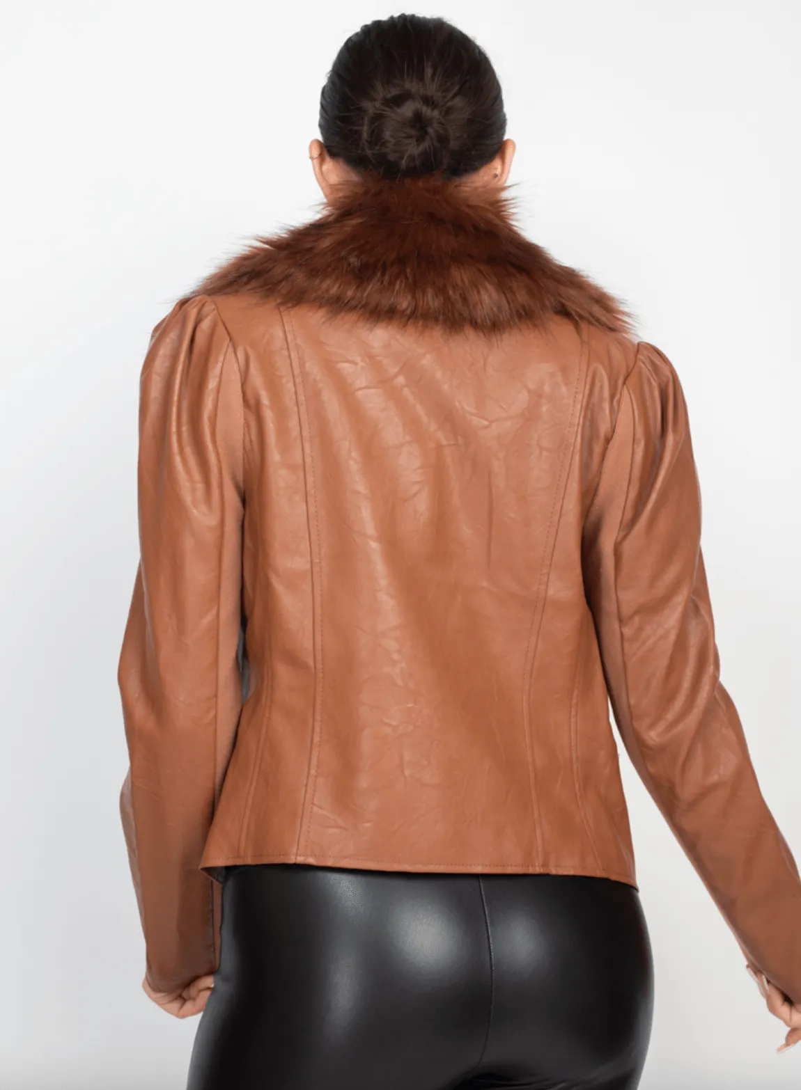 Short Faux Leather jacket w/ detachable fur collar HMJ20594