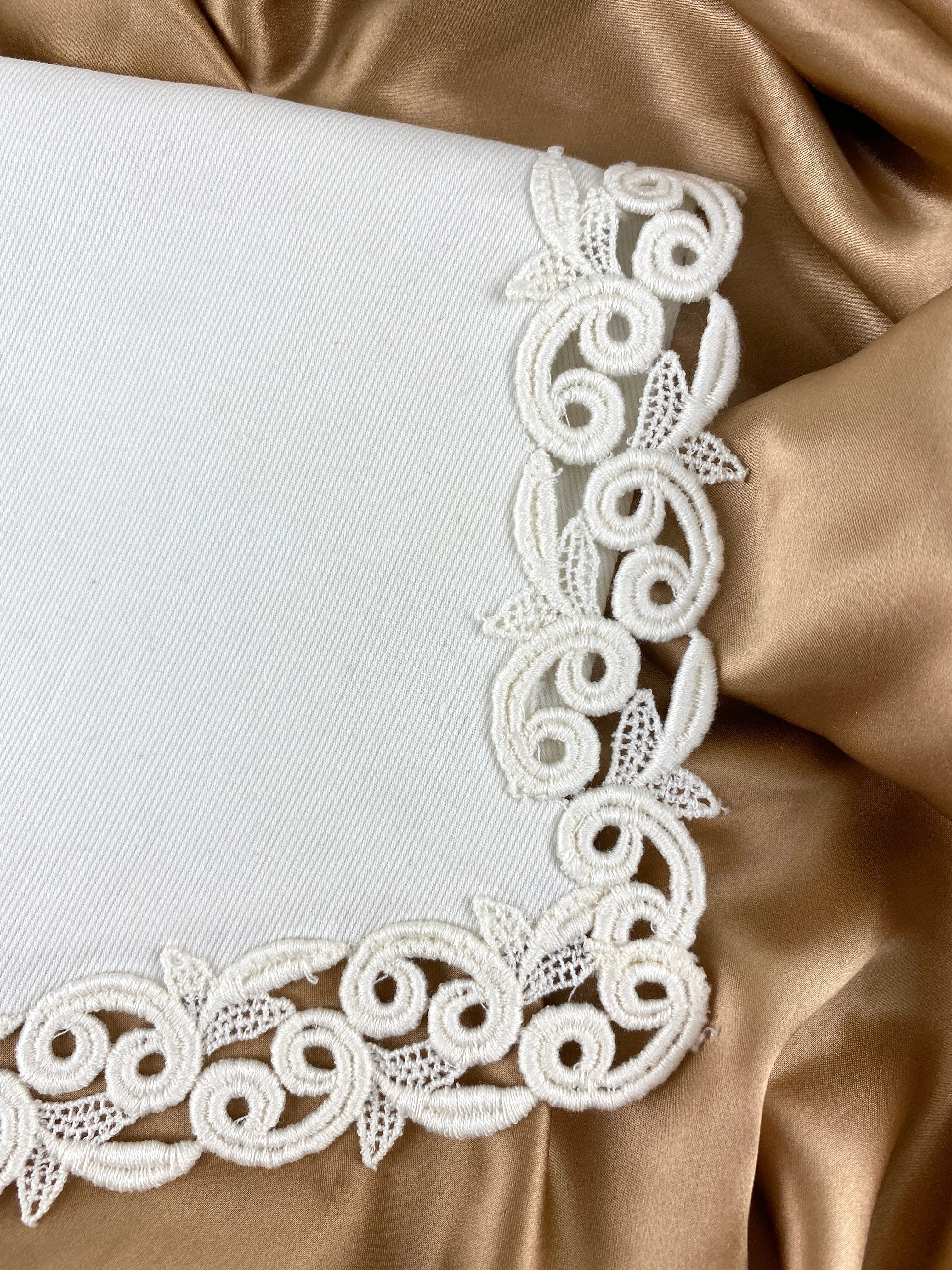Vintage 1950s White Guipure Cotton Collar & Matching Cuffs Set, Triples