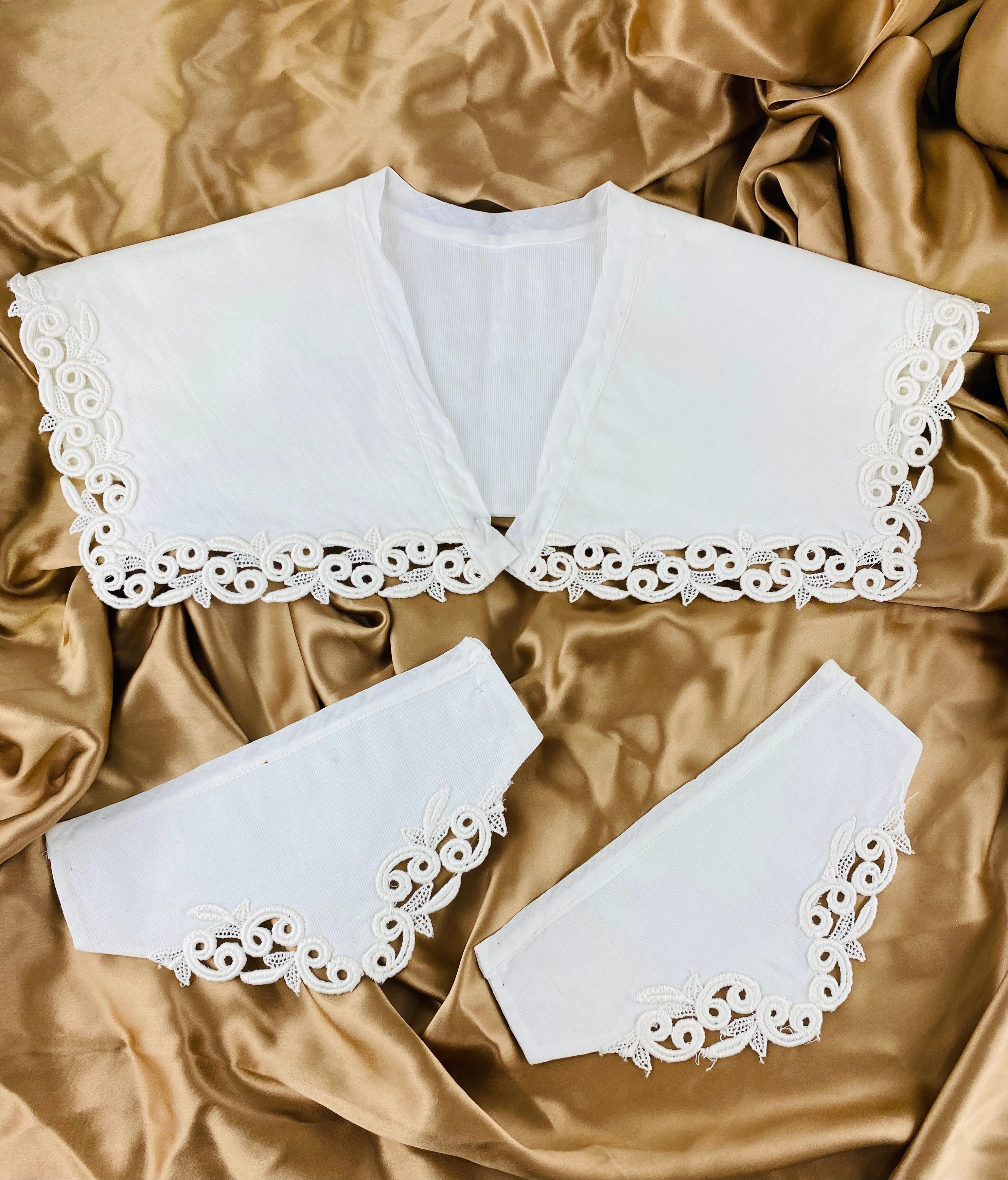 Vintage 1950s White Guipure Cotton Collar & Matching Cuffs Set, Triples