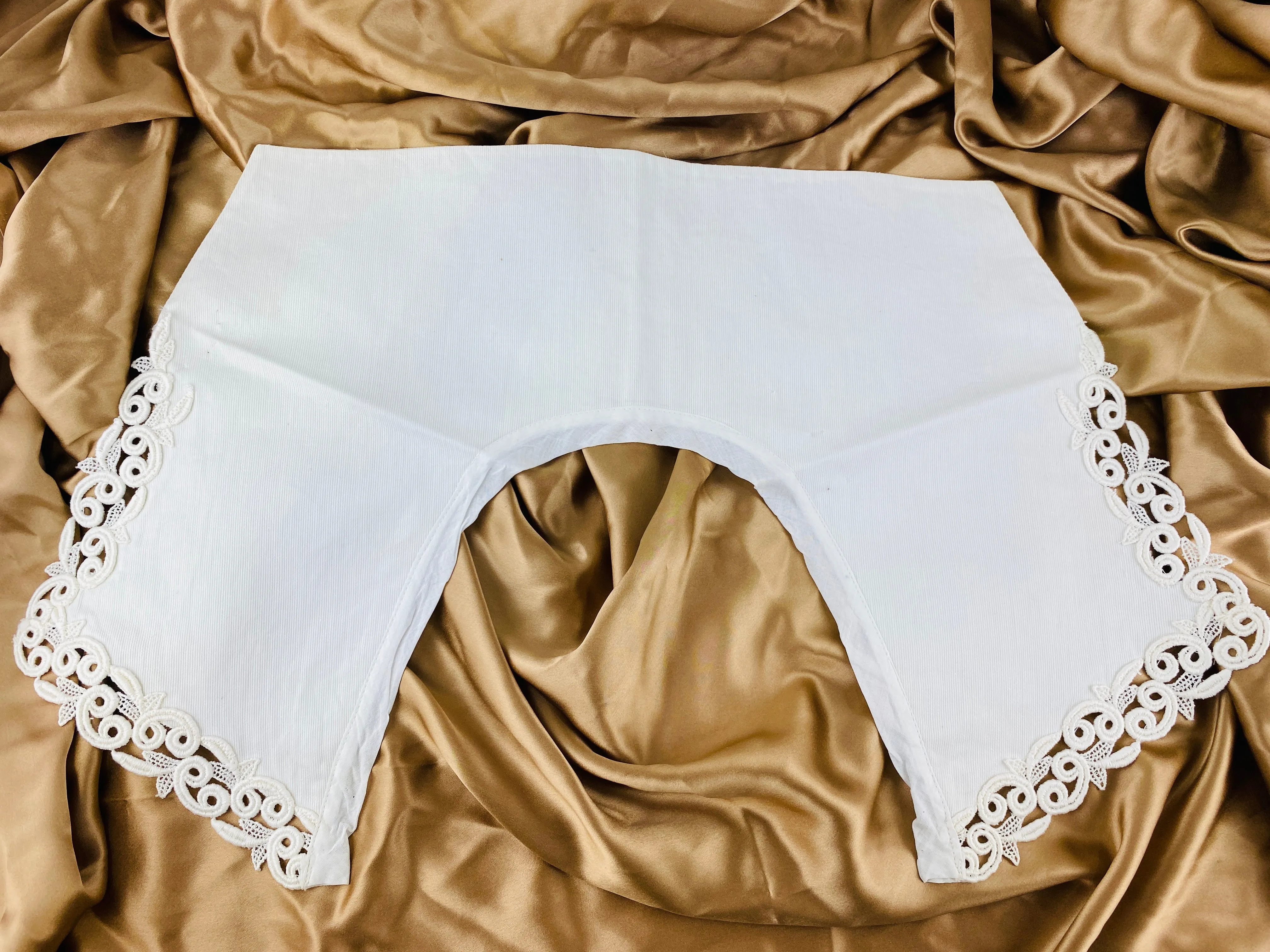 Vintage 1950s White Guipure Cotton Collar & Matching Cuffs Set, Triples