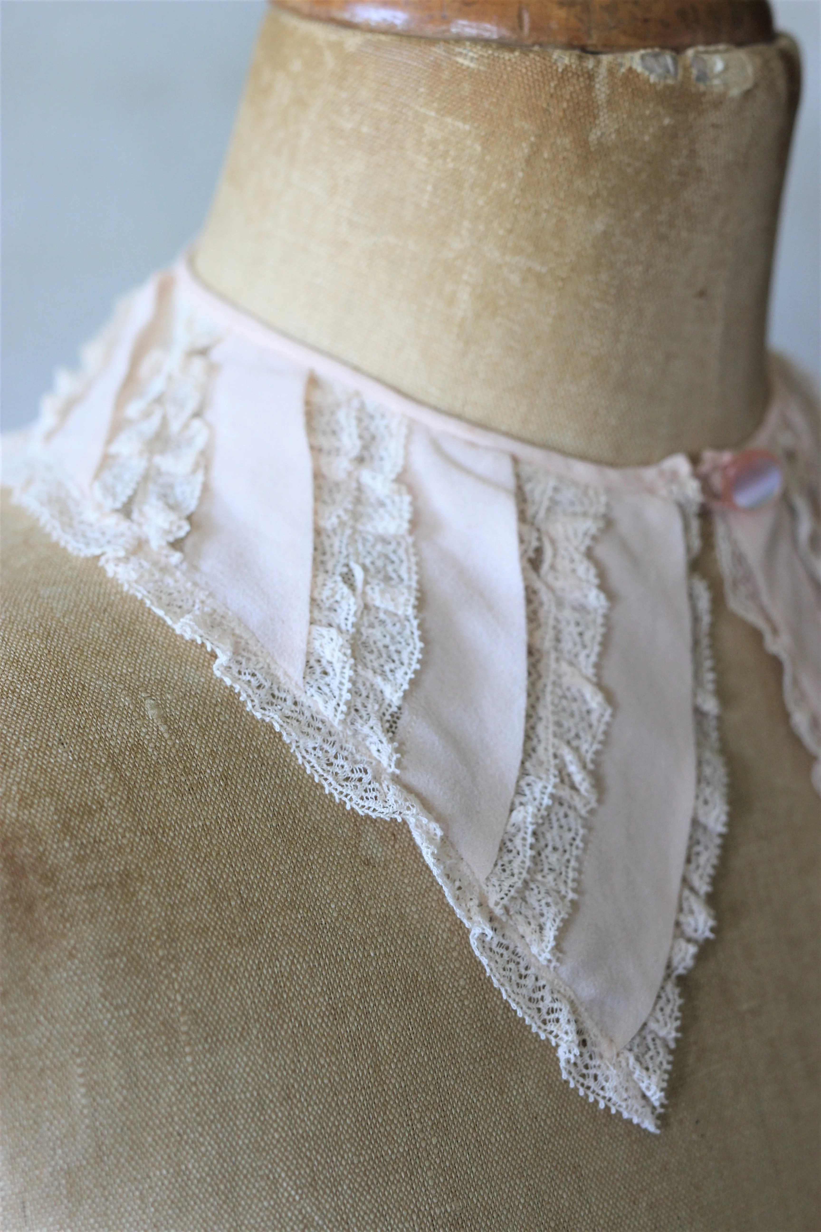 Vintage Silk Collar in Pale Pink