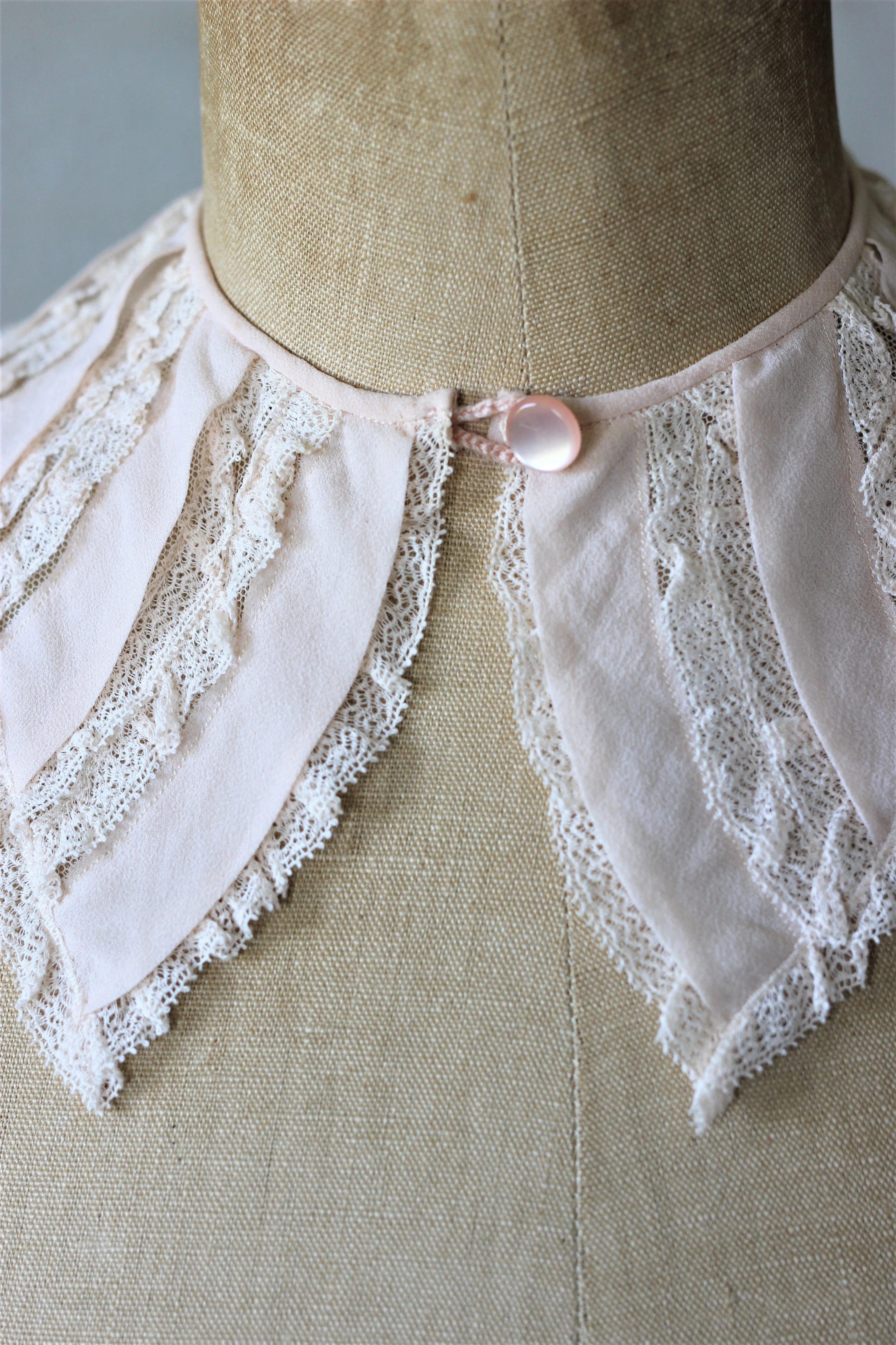Vintage Silk Collar in Pale Pink