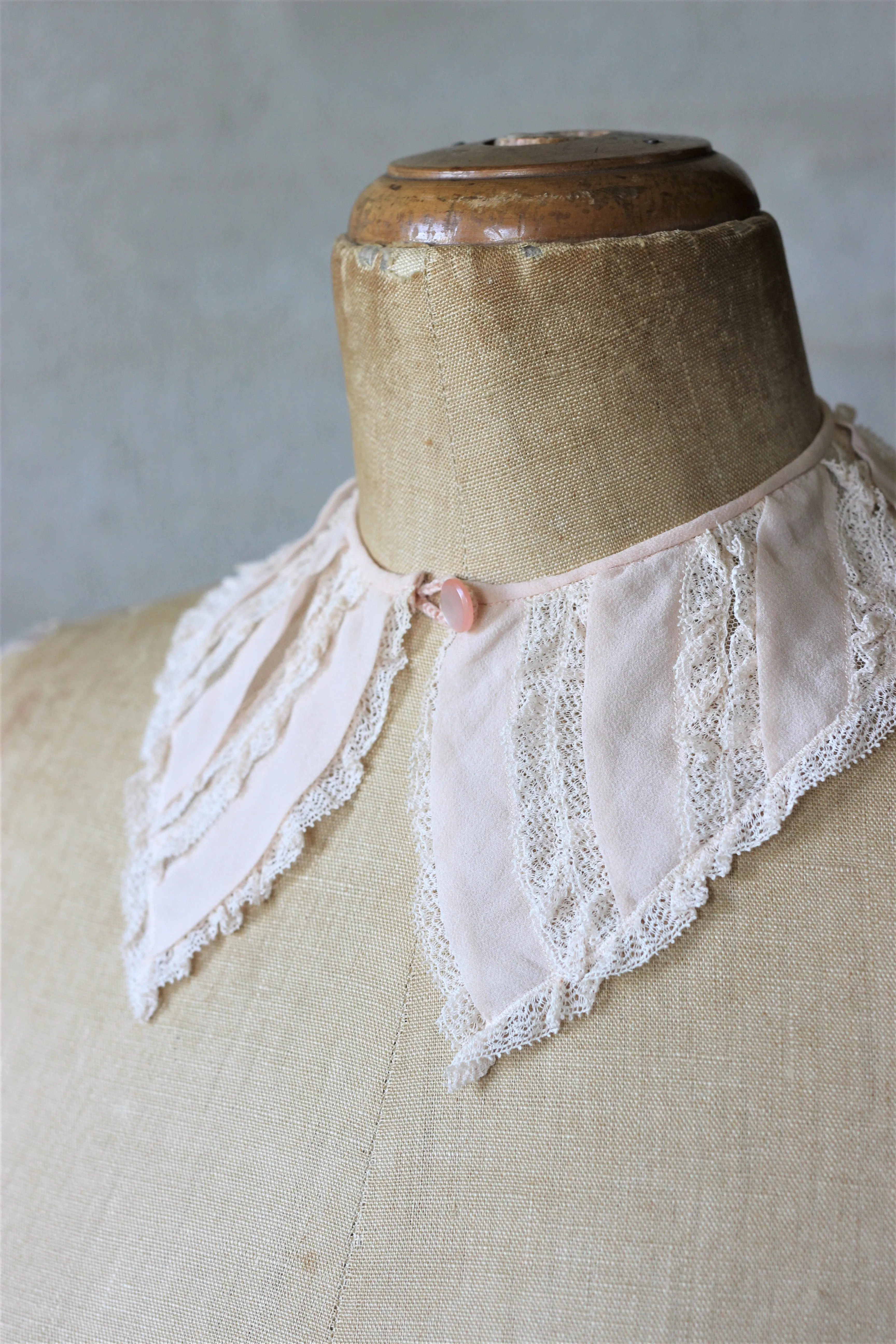 Vintage Silk Collar in Pale Pink
